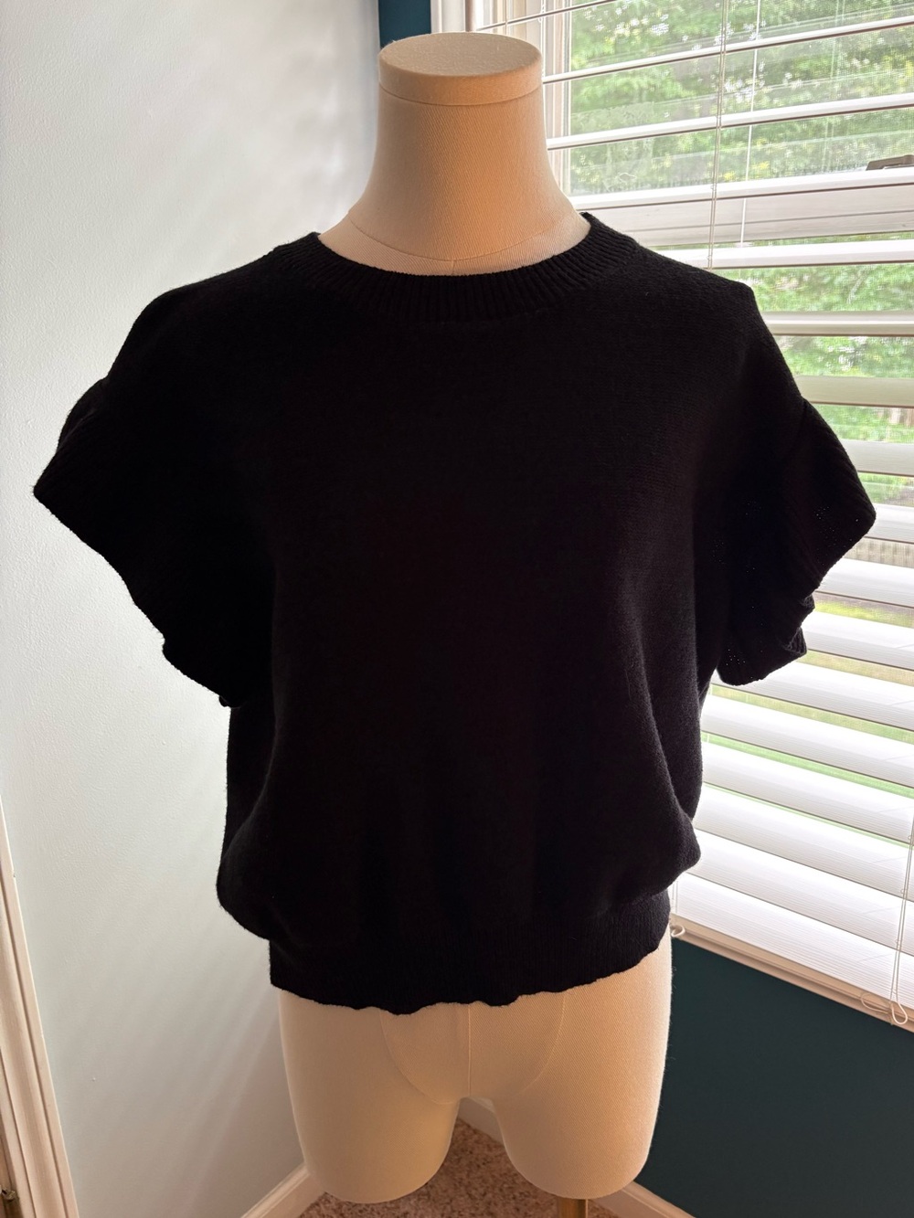 Gilli Black Crewneck Short-Sleeve Knit Sweater